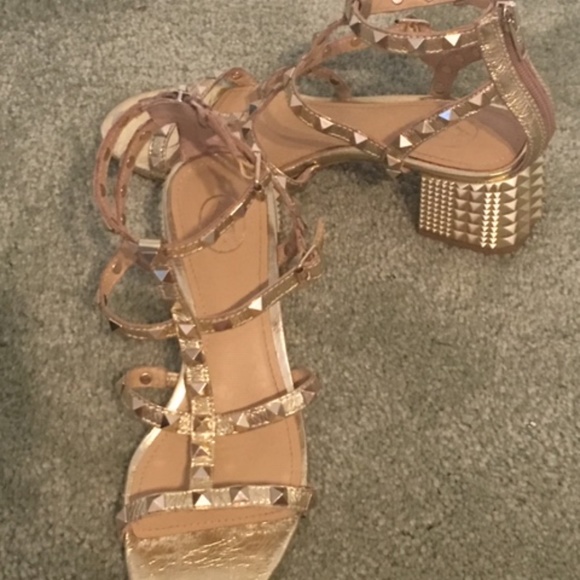 Meet your Posher, Angie - Picture 2 of 7